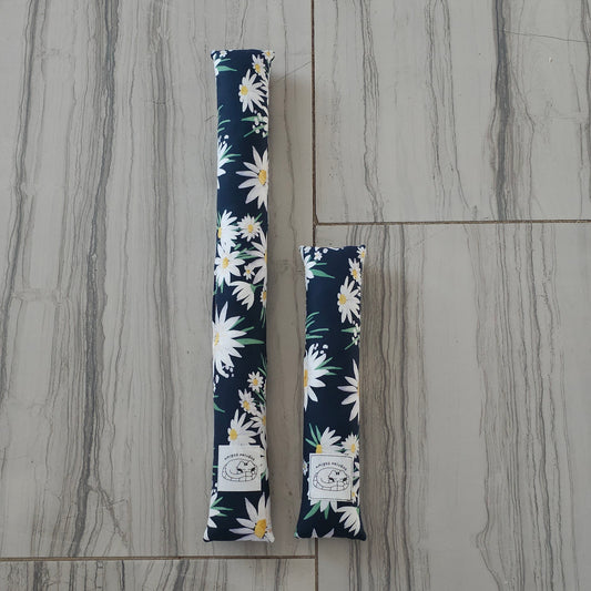 green with white lilies kicker cat toy